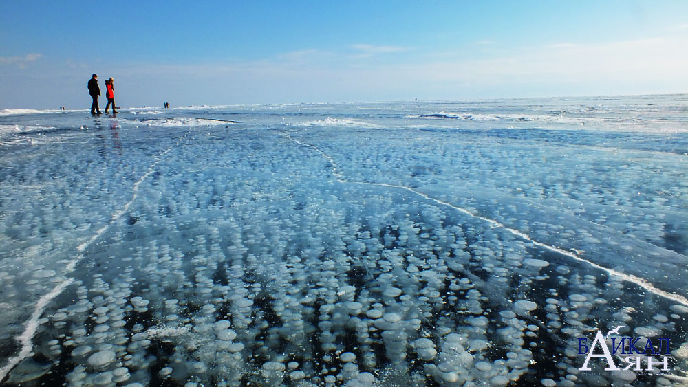 Пузыри во льду Байкала