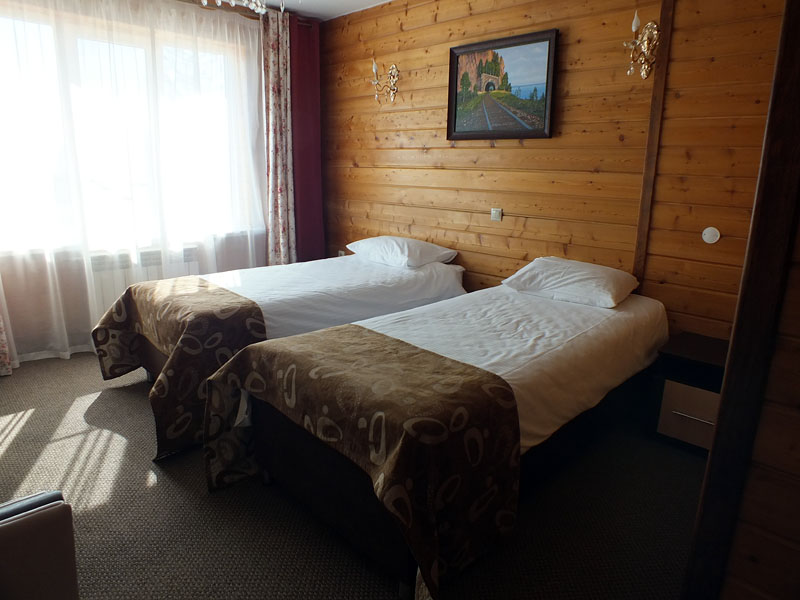 Двухместный номер в гостинице на Байкале
