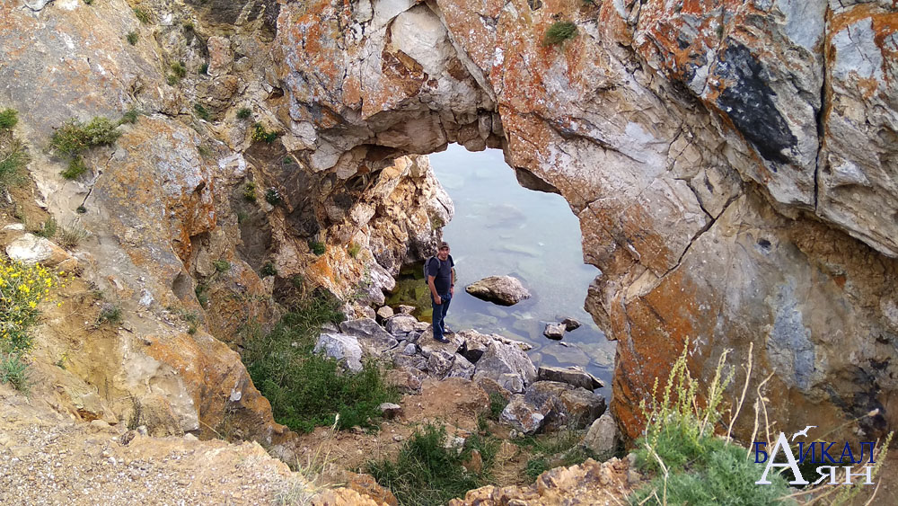 Скала мыса Цаган-Хушун